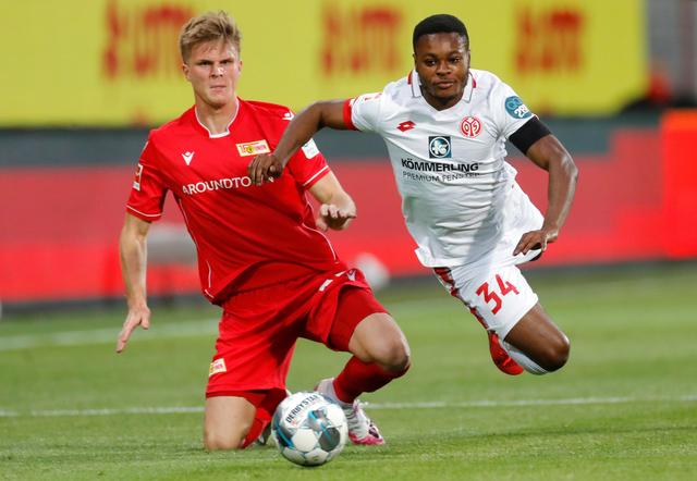 边后卫传球 边后卫传球